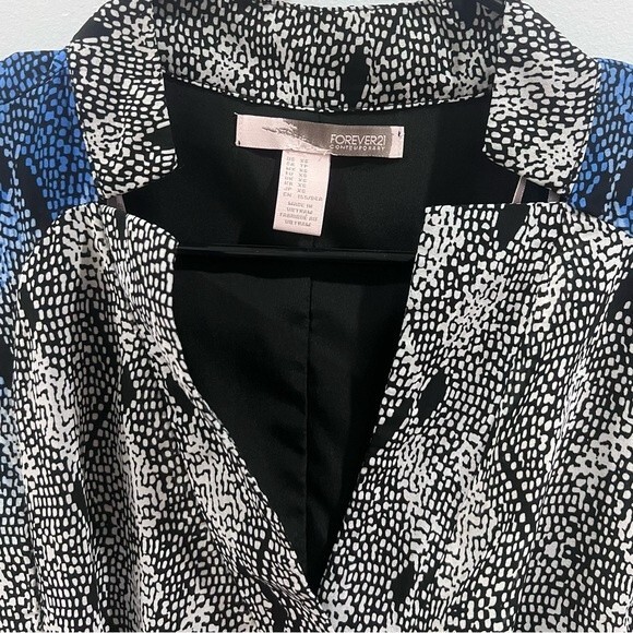 Black white and blue abstract print notched V-neck dress with pockets size XS - Picture 7 of 10